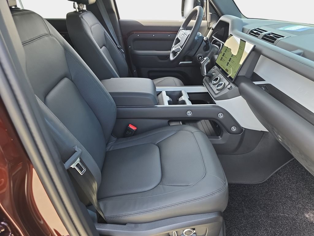 New 2026 Sedona Red Land Rover S image 10