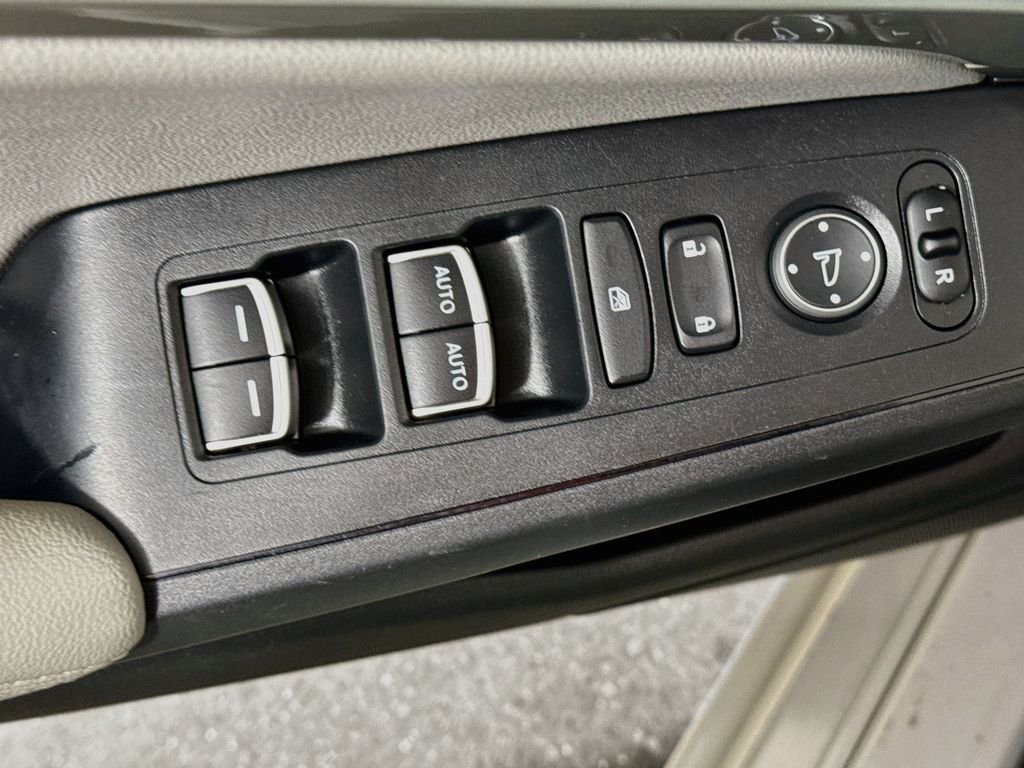 Used 2023 Platinum White Pearl Acura Base image 17