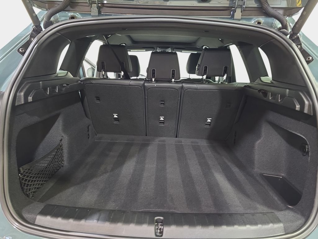Used 2023 Green BMW xDrive28i image 14