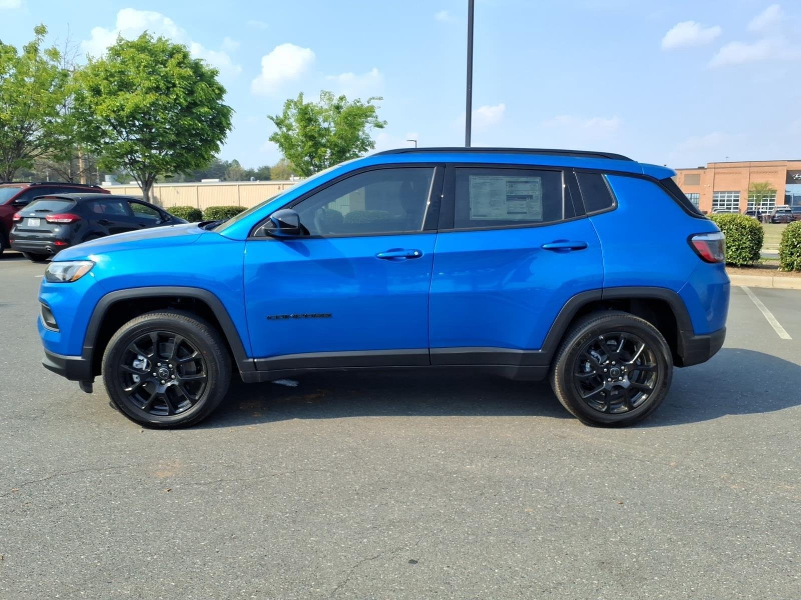 New 2026 Hydro Blue Pearl-Coat Exterior Paint Jeep Latitude Altitude image 3