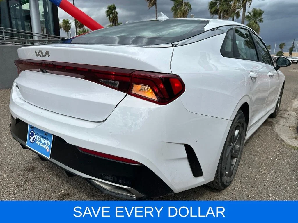 Used 2022 White Kia LXS image 4
