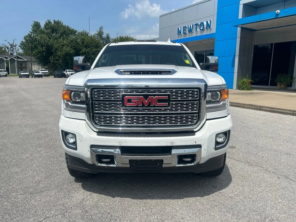 Used 2019 Summit White GMC Denali image 2