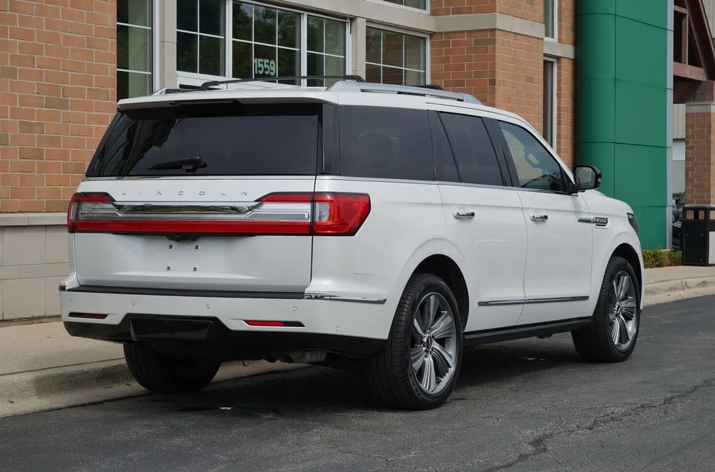 Used 2018 White Lincoln Reserve image 5