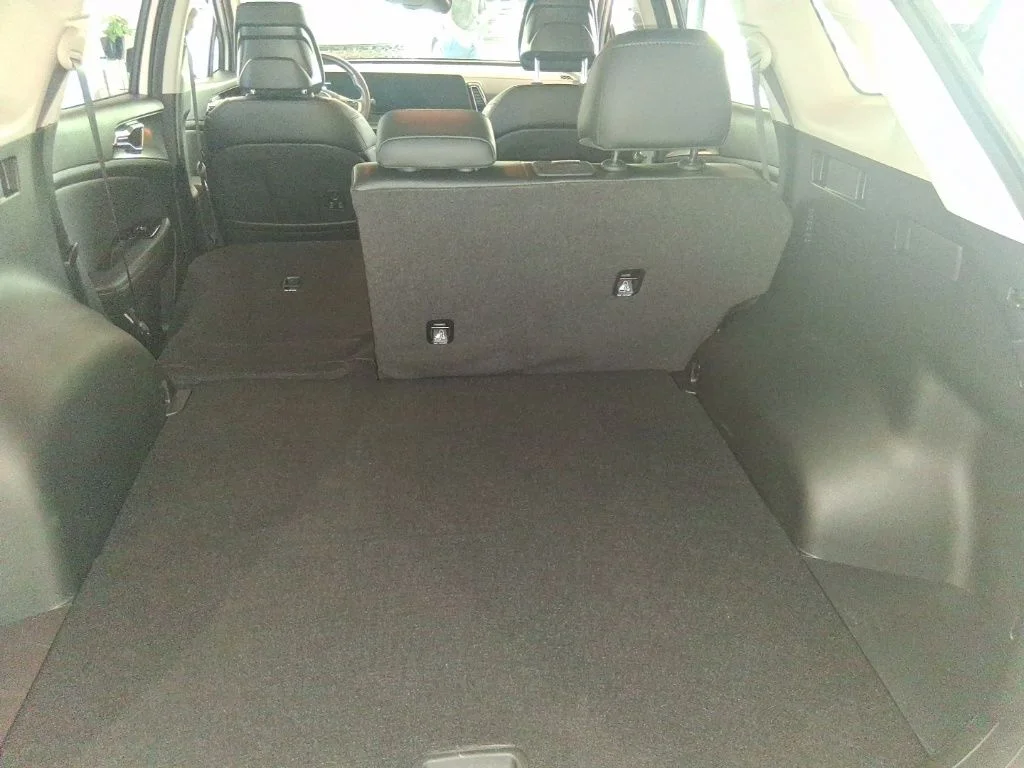 Used 2024 White Kia EX image 19