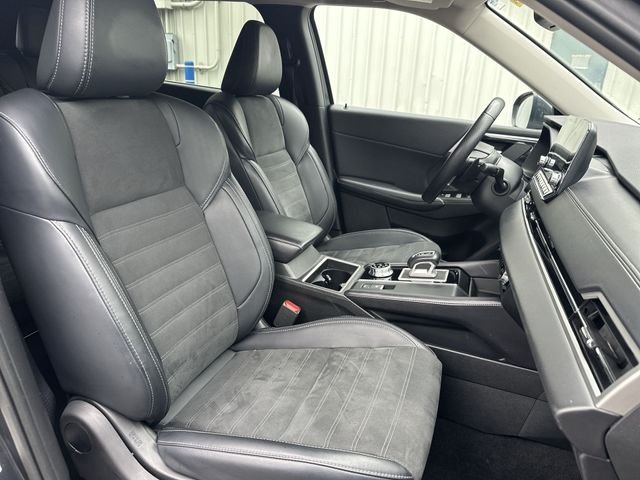 Used 2024 Graphite Gray Mitsubishi SE image 28
