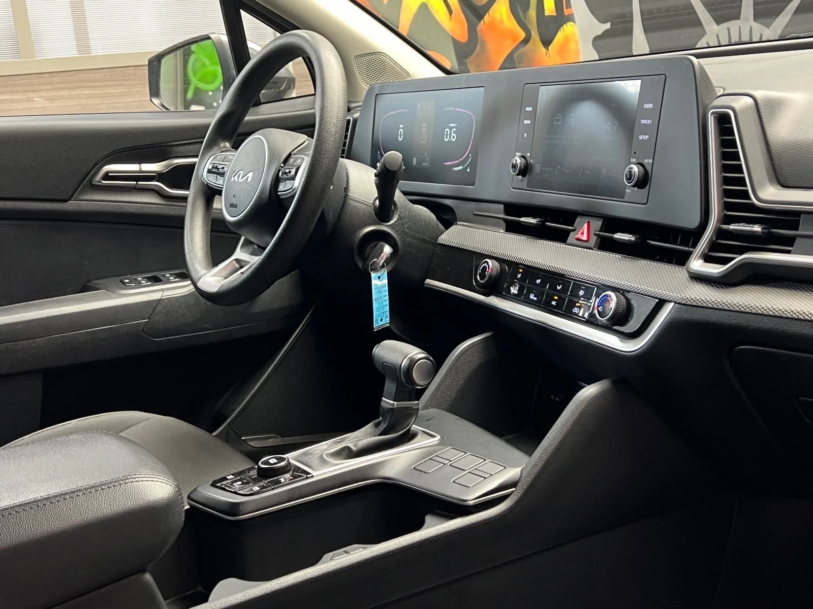 Used 2024 Gravity Gray (kdg) Kia LX image 27