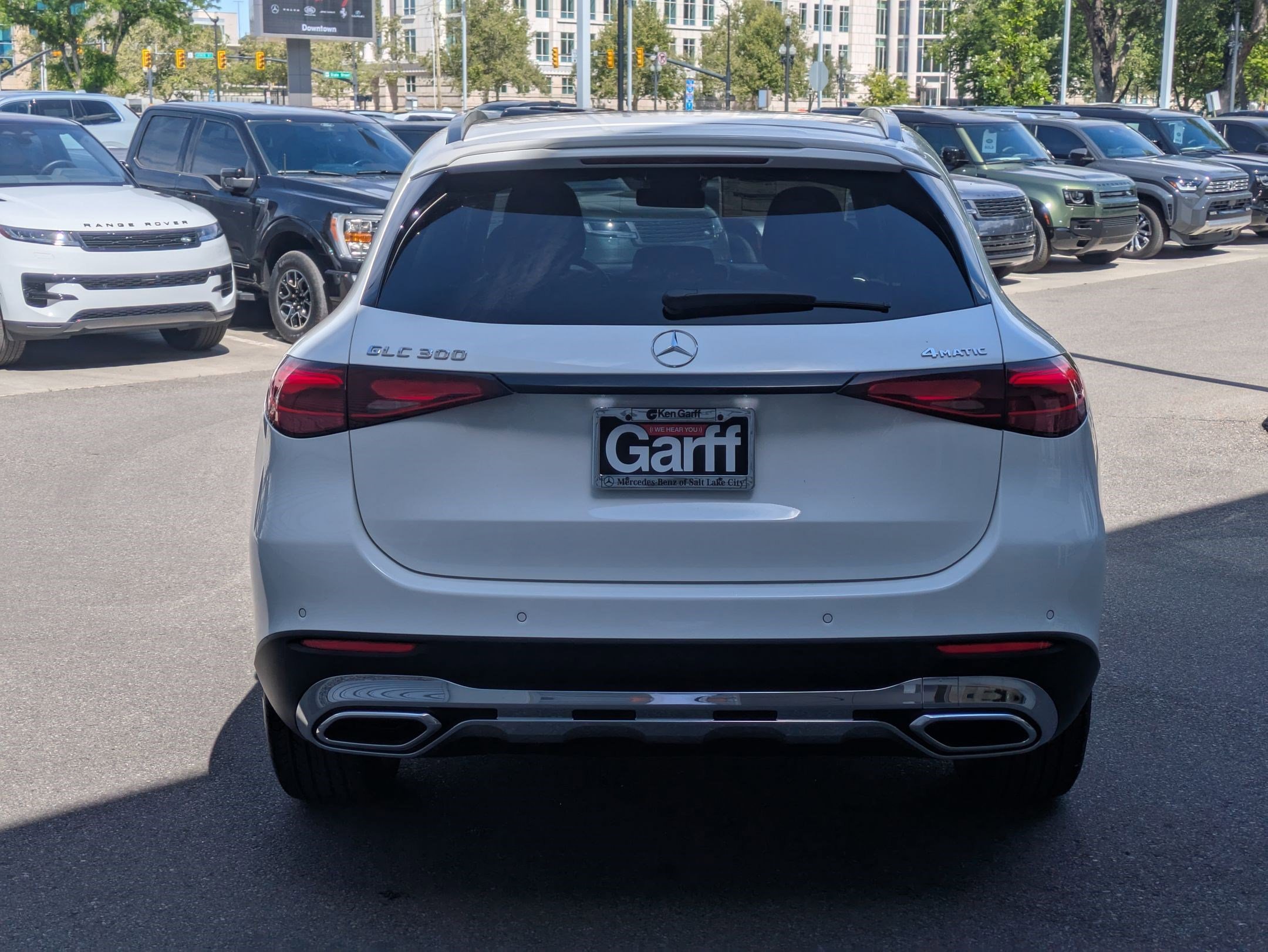 New 2026 Polar White Mercedes-Benz GLC 300 image 4
