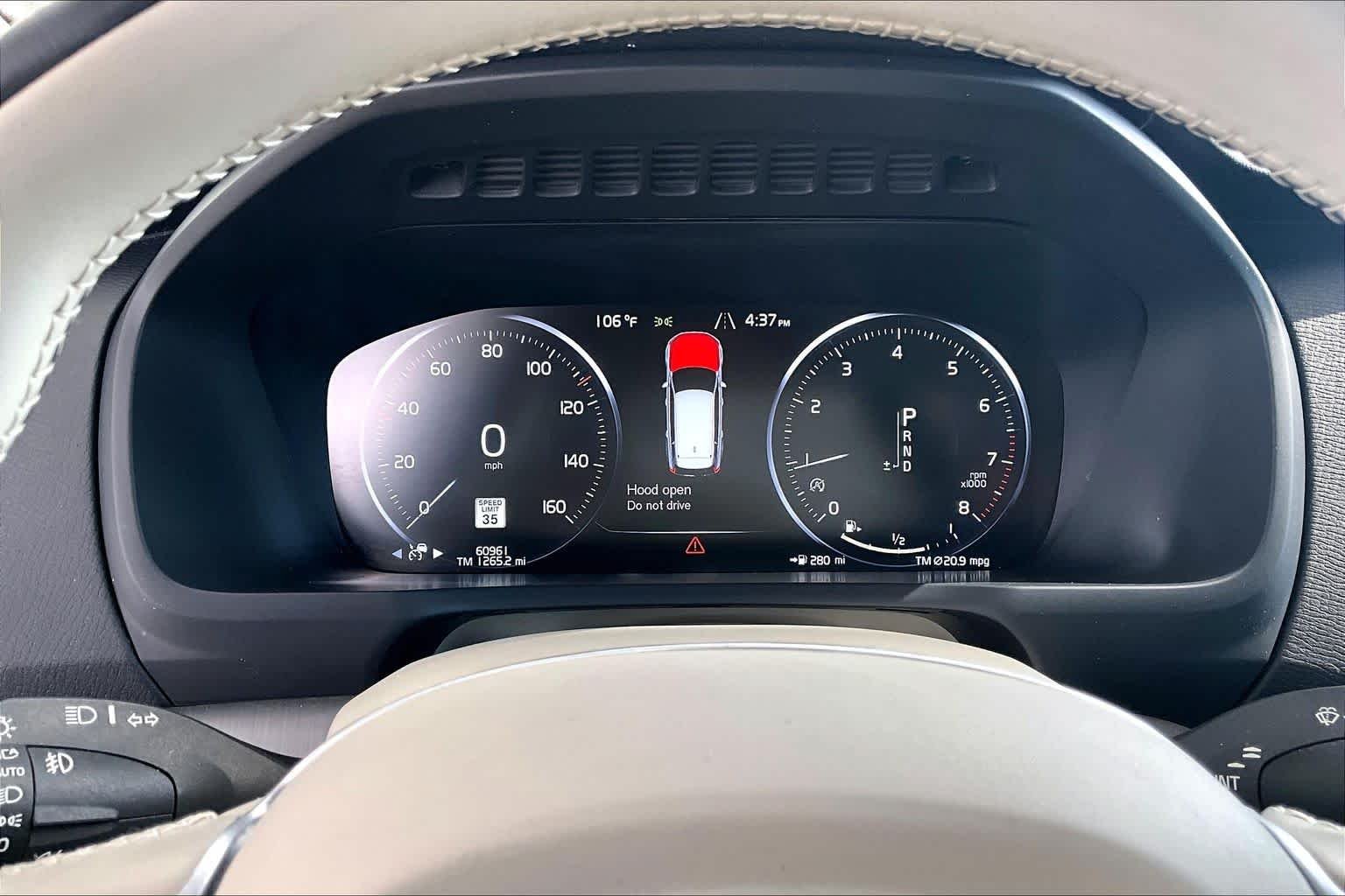 Used 2021 Crystal White Metallic Volvo Momentum image 26