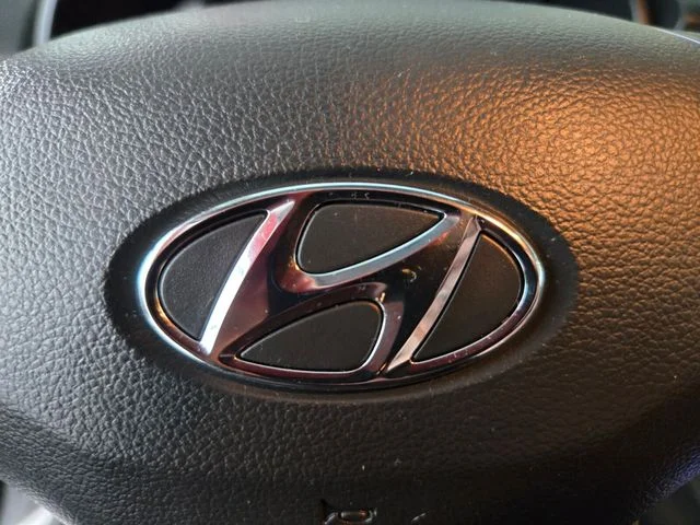 Used 2023 White Hyundai SEL image 32