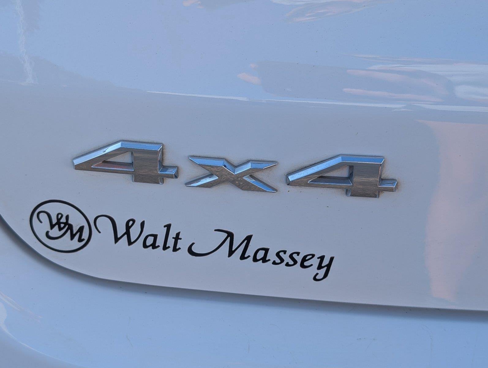 Used 2025 Bright White Clearcoat Jeep Latitude image 6