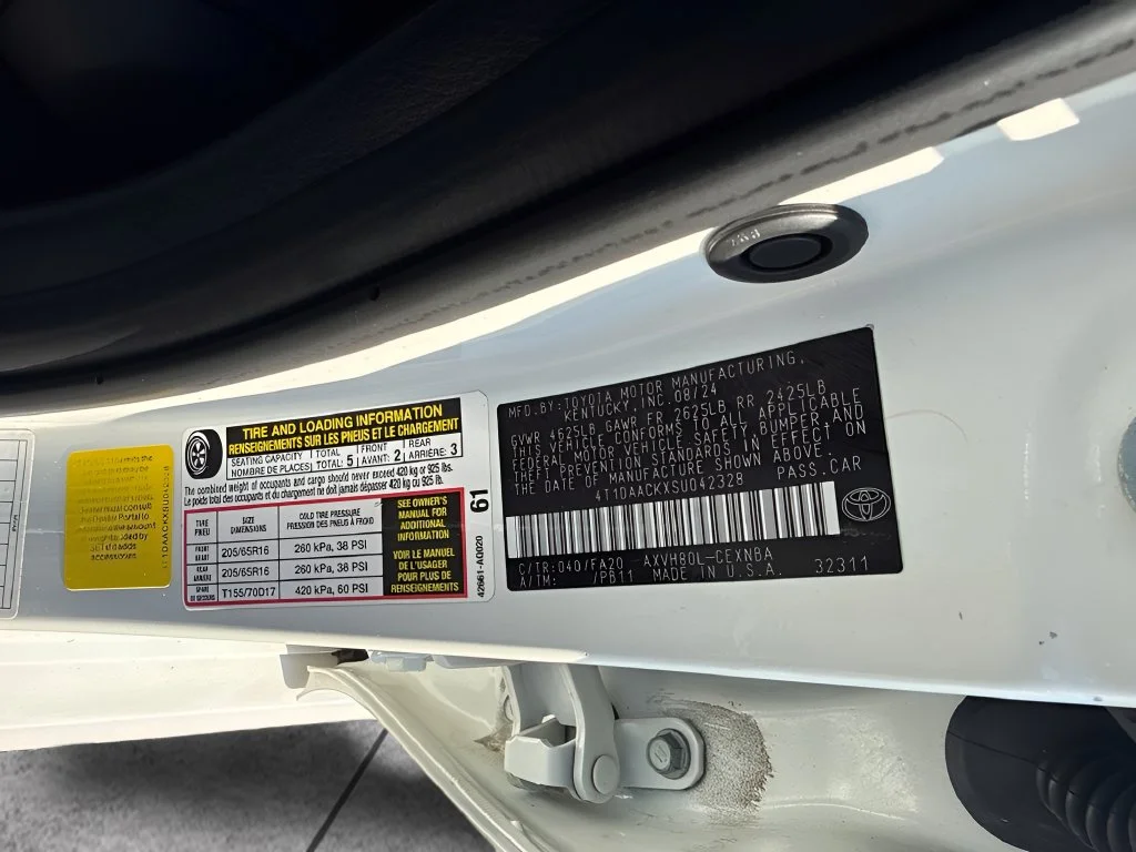 Used 2025 White Toyota LE image 33