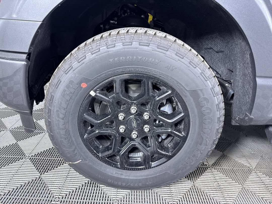 New 2026 Carbonized Gray Metallic Ford XLT image 28