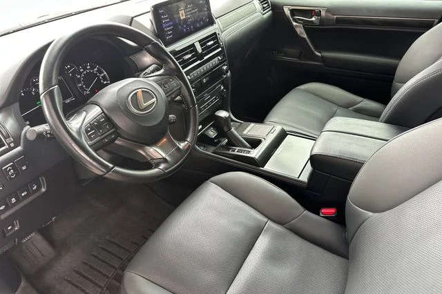 Used 2022  Lexus 460 image 11