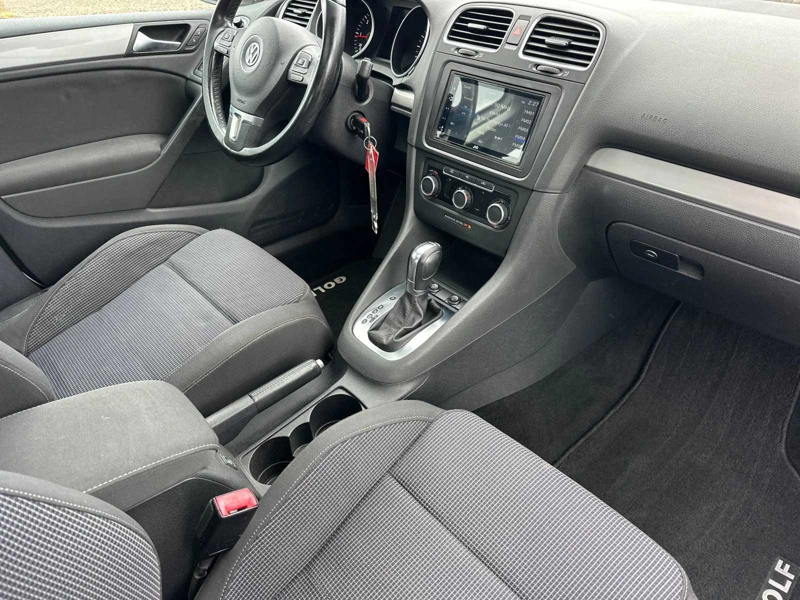 Used 2011 White Volkswagen TDI image 17