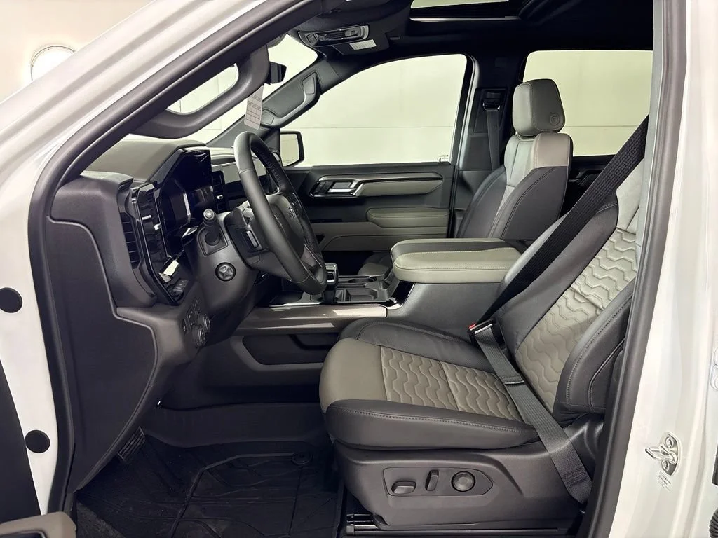 New 2026 Summit White Chevrolet ZR2 image 34