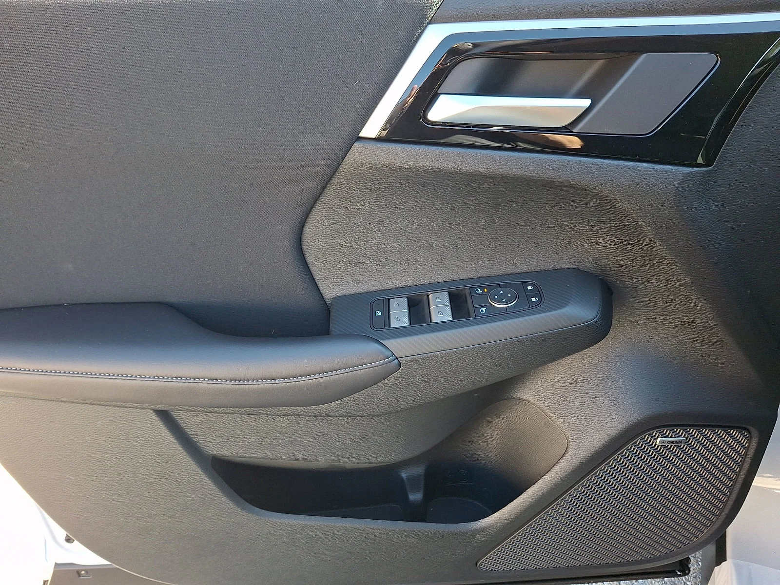 New 2026 White Mitsubishi ES image 11