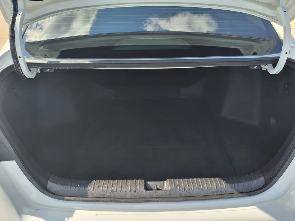 Used 2023 White Honda EX image 11