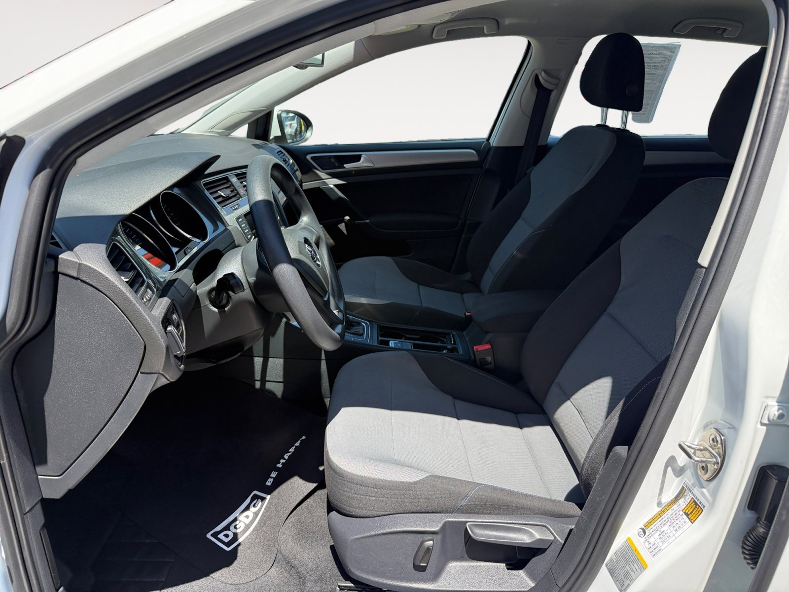 Used 2015 Pure White VOLKSWAGEN Limited Edition image 10