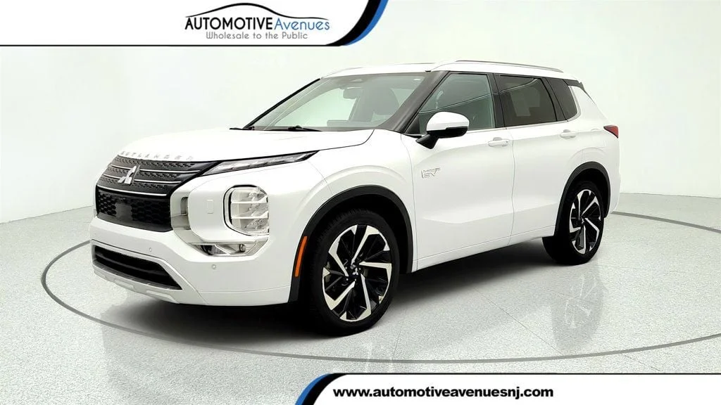 2023 Mitsubishi Outlander Plug-in Hybrid SEL S-AWC's photo