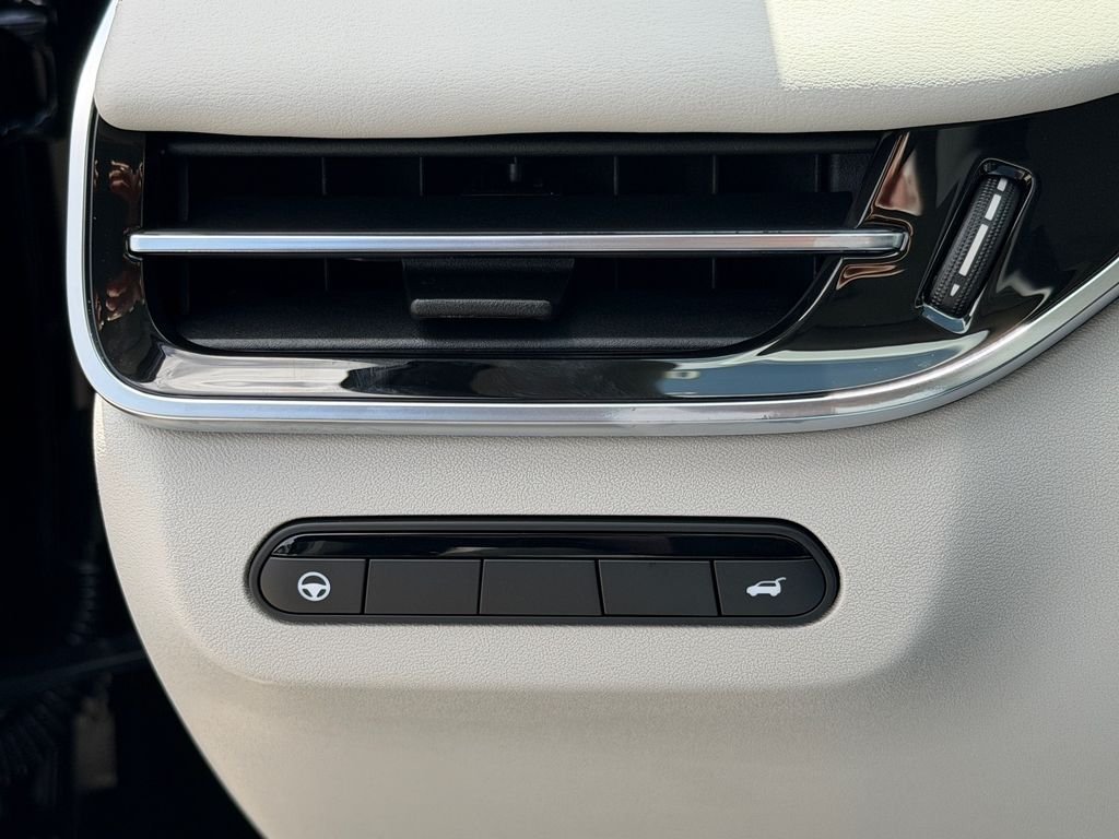 New 2027 MINERAL BLACK INFINITI Luxe AWD image 24