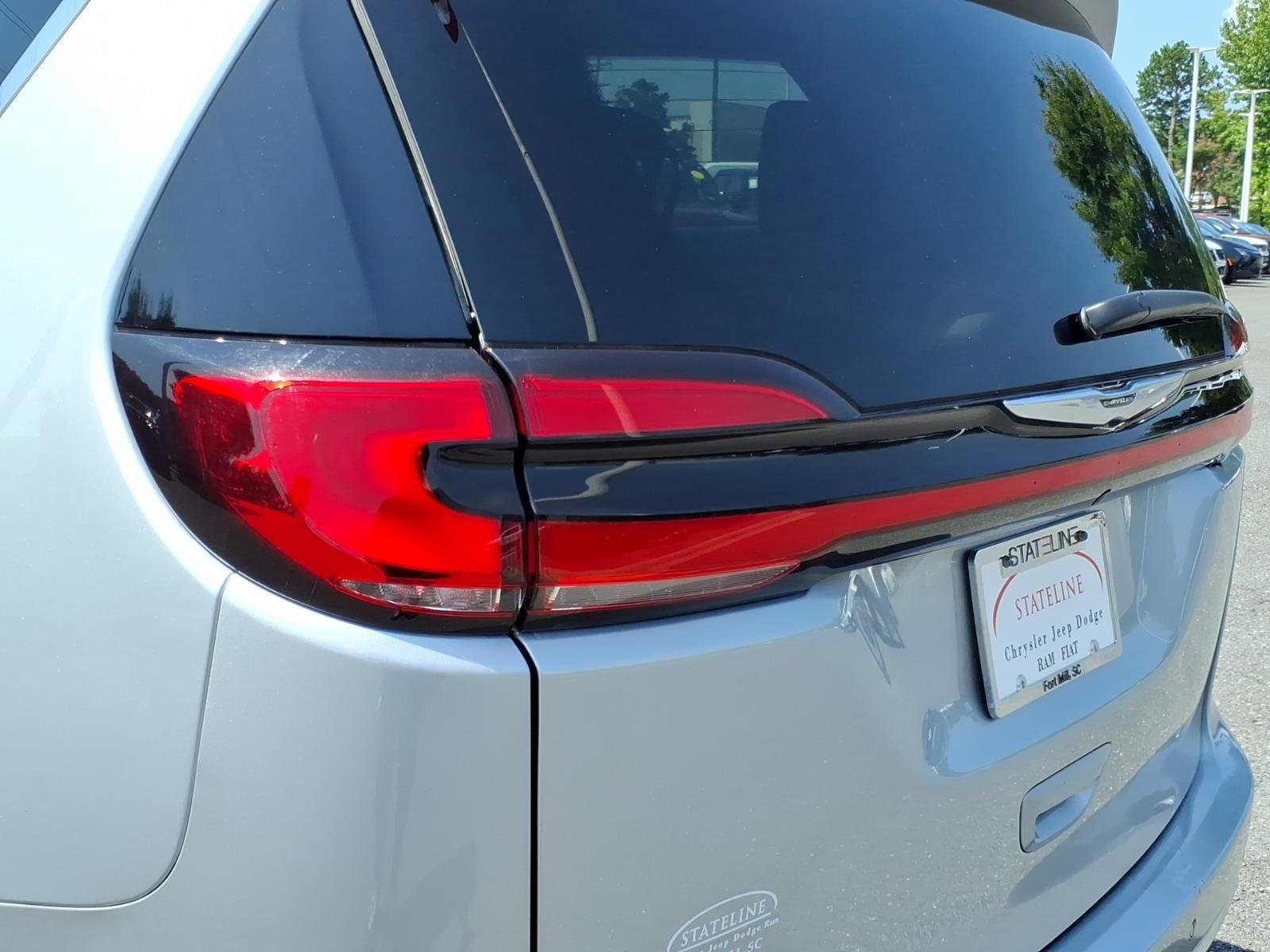 Used 2024 Silver Mist Clearcoat Chrysler Touring L image 16