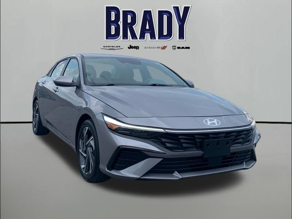 Used 2025 Silver Hyundai SEL Convenience image 1