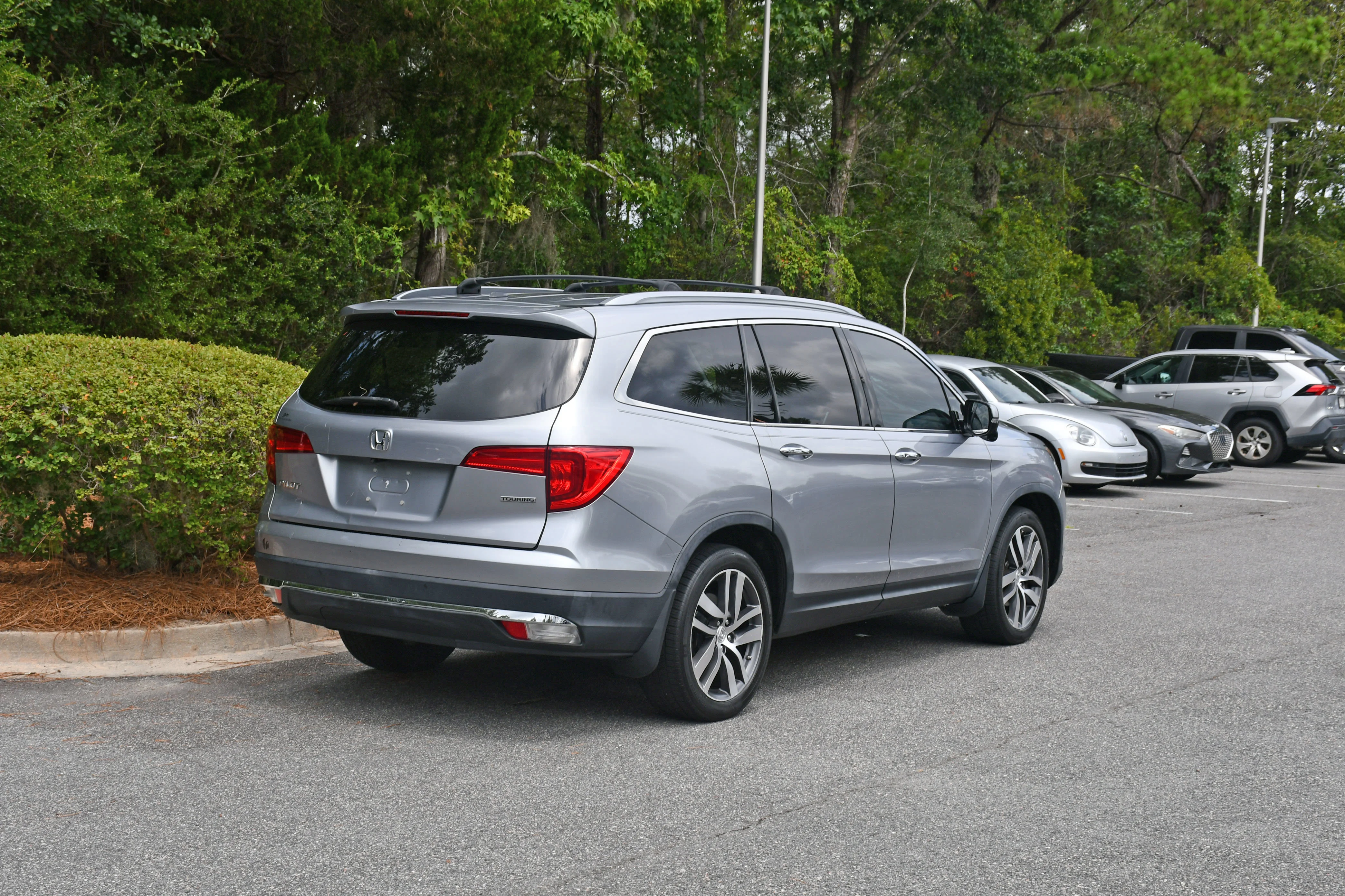 Used 2017  Honda Touring image 3