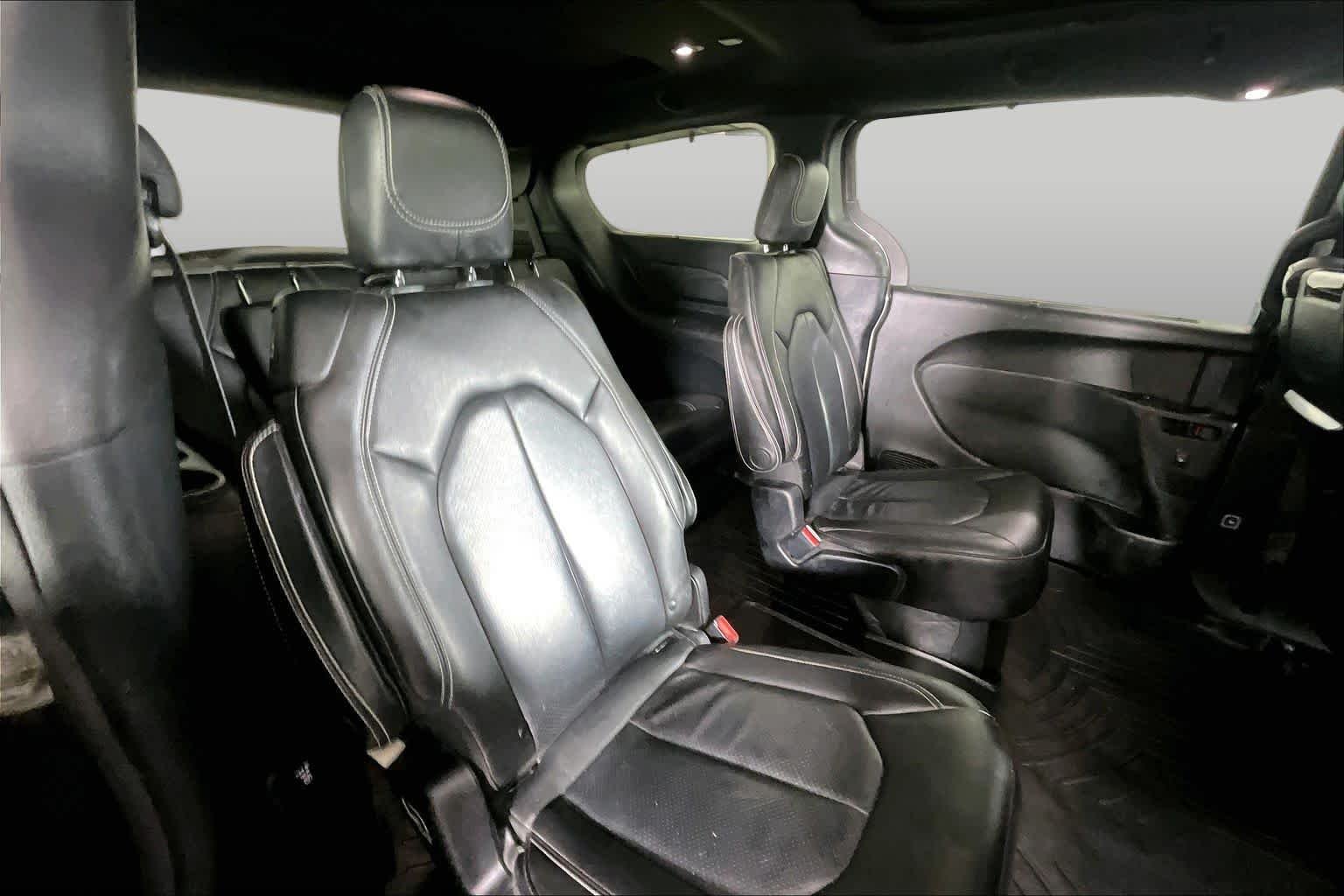 Used 2019 Granite Crystal Metallic Clearcoat Chrysler Touring L Plus image 19