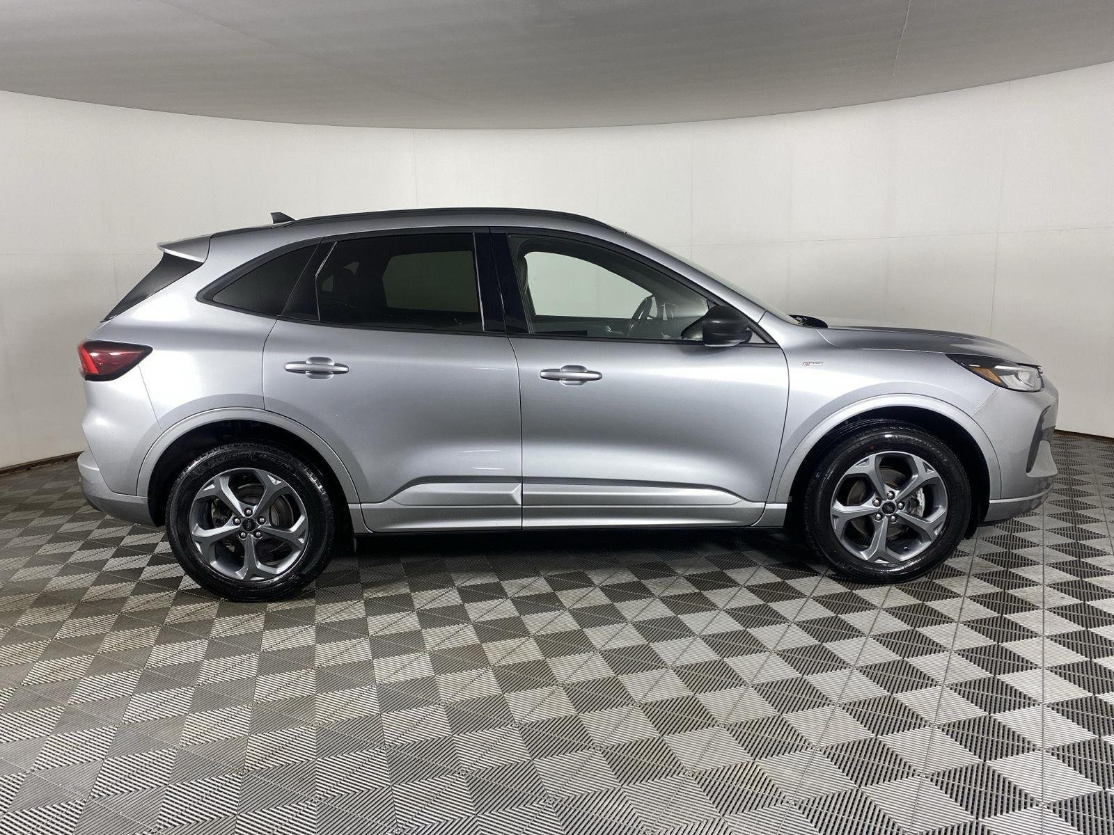 Used 2023 Iconic Silver Ford ST-Line image 8