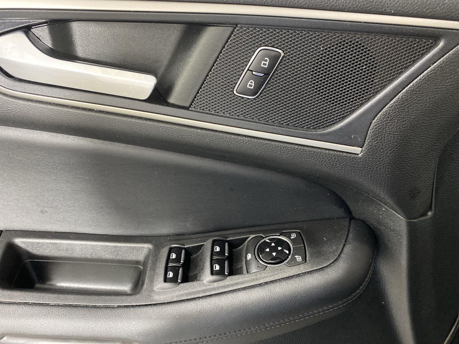 Used 2022 Agate Black Ford SEL image 15
