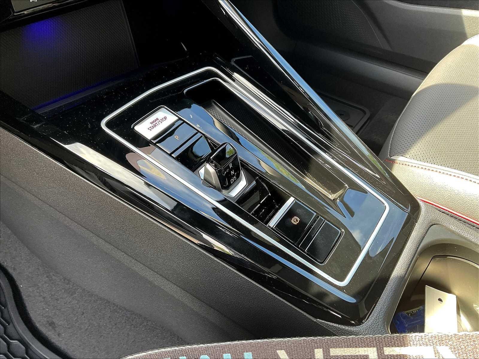 2025 Volkswagen Golf GTI SE - Photo 14