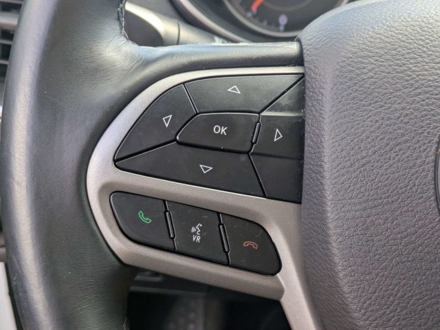 Used 2019 White Jeep Latitude Plus image 26
