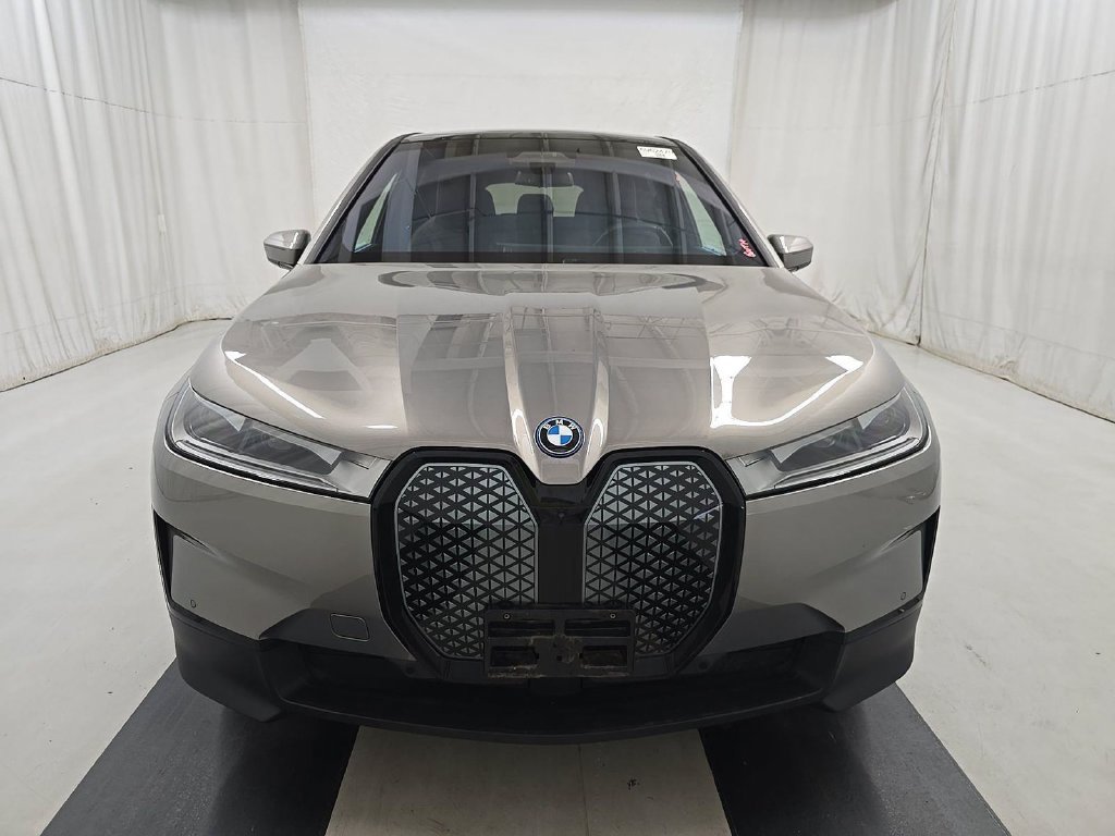 Used 2024 Gray Metallic BMW xDrive50 image 13