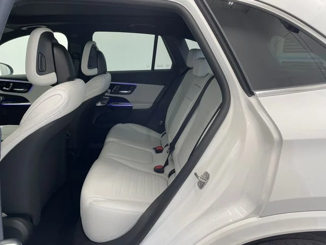 New 2027 White Mercedes-Benz GLC 300 image 21