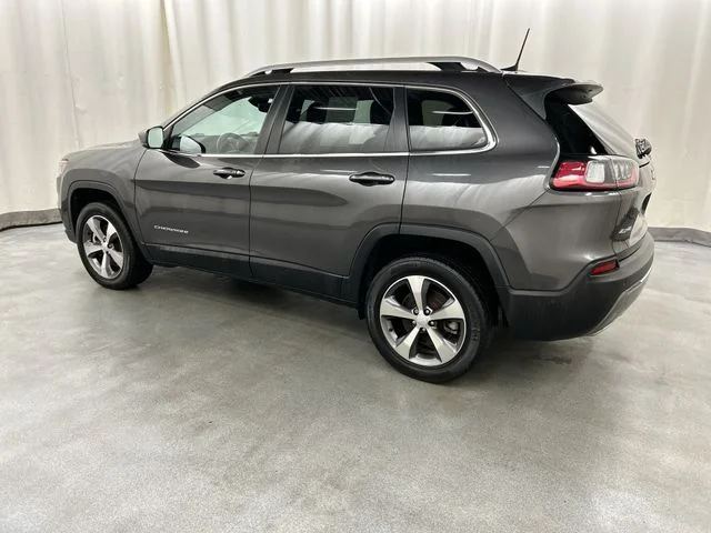 Used 2021 Gray Jeep Limited image 3