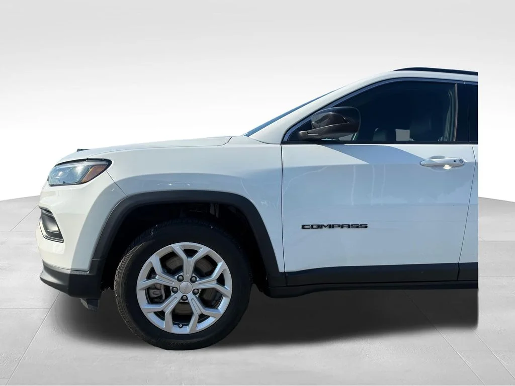 Used 2024 White Jeep Latitude image 23