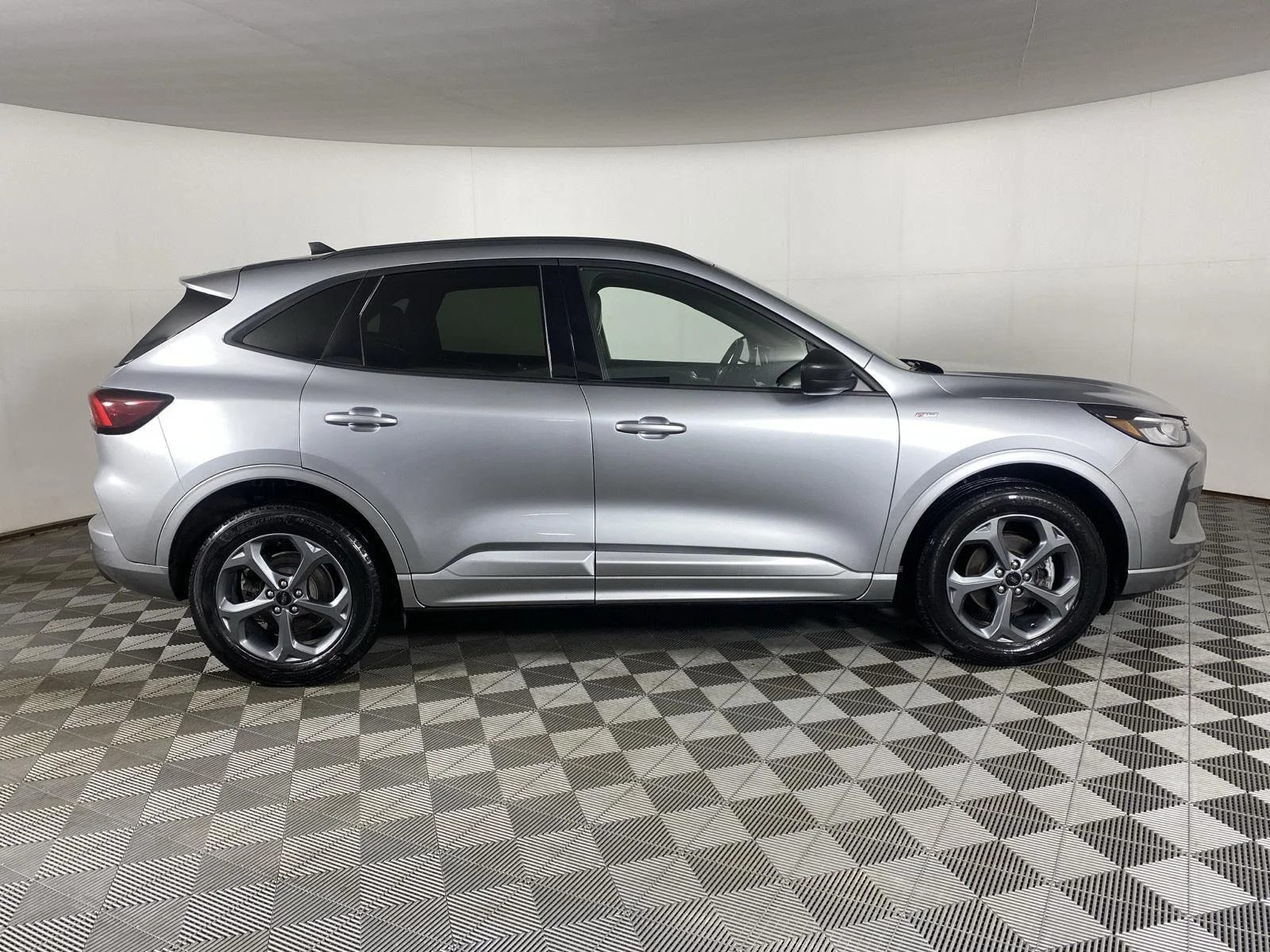 Used 2023 Iconic Silver Ford ST-Line image 8