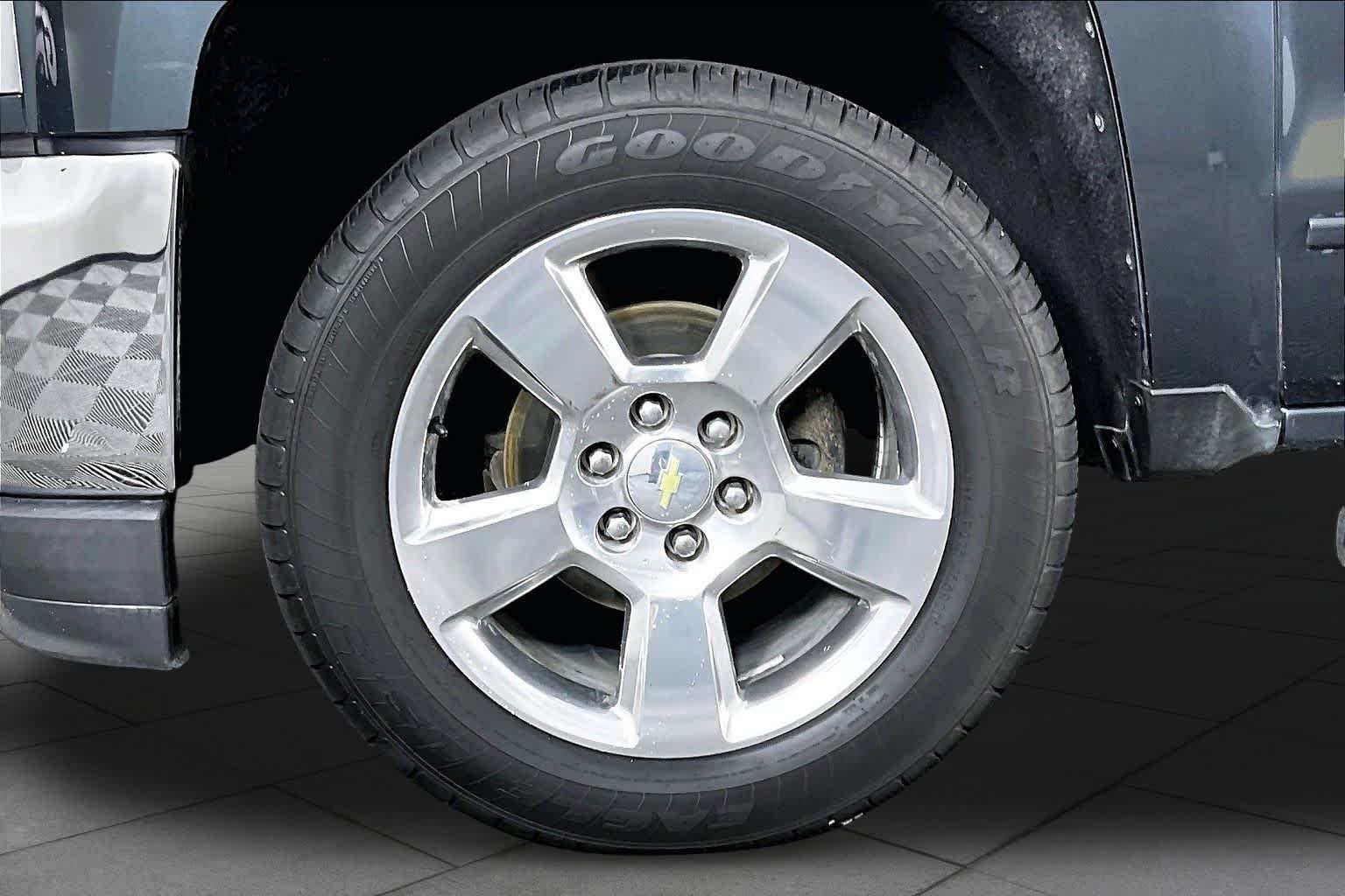 Used 2018 Graphite Metallic Chevrolet LT image 11