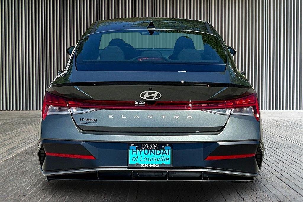 New 2026 Amazon Gray Hyundai SEL Sport image 4