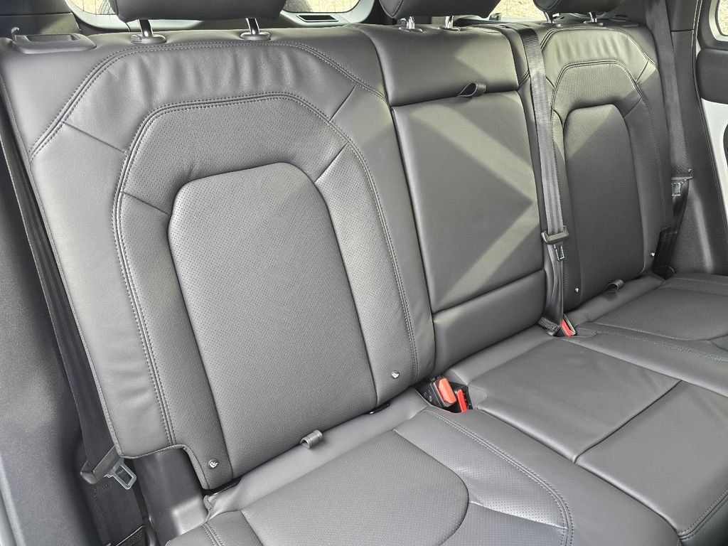 2026 Land Rover Defender X-Dynamic SE - Photo 32