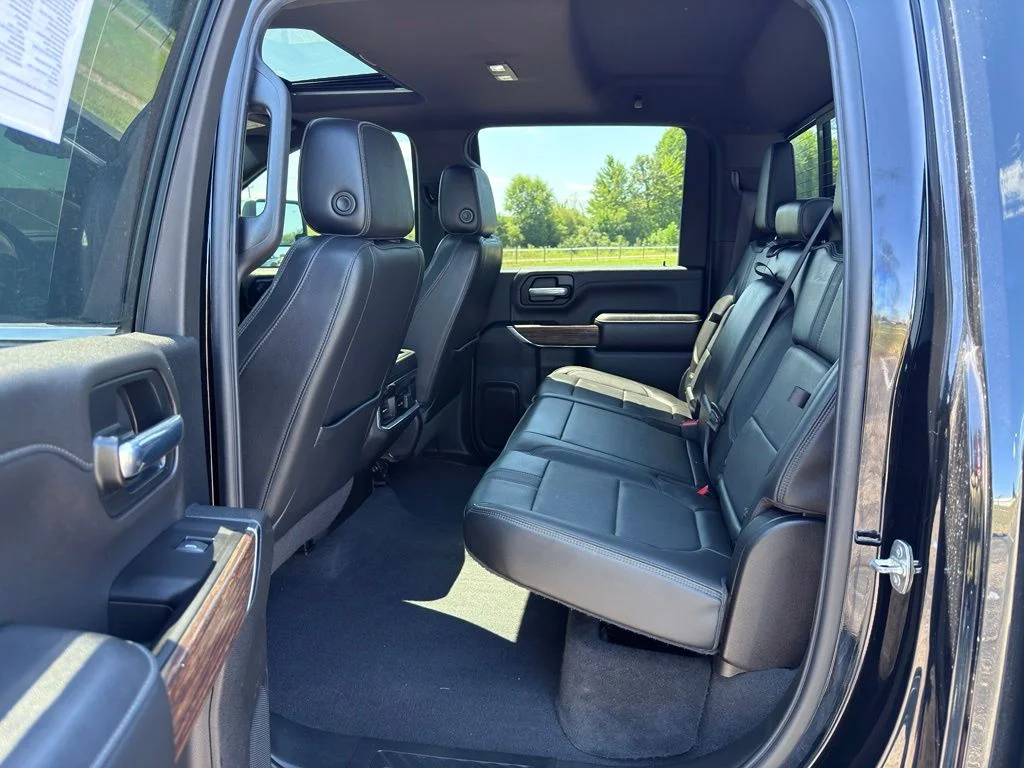 Used 2022 Black Chevrolet High Country image 27