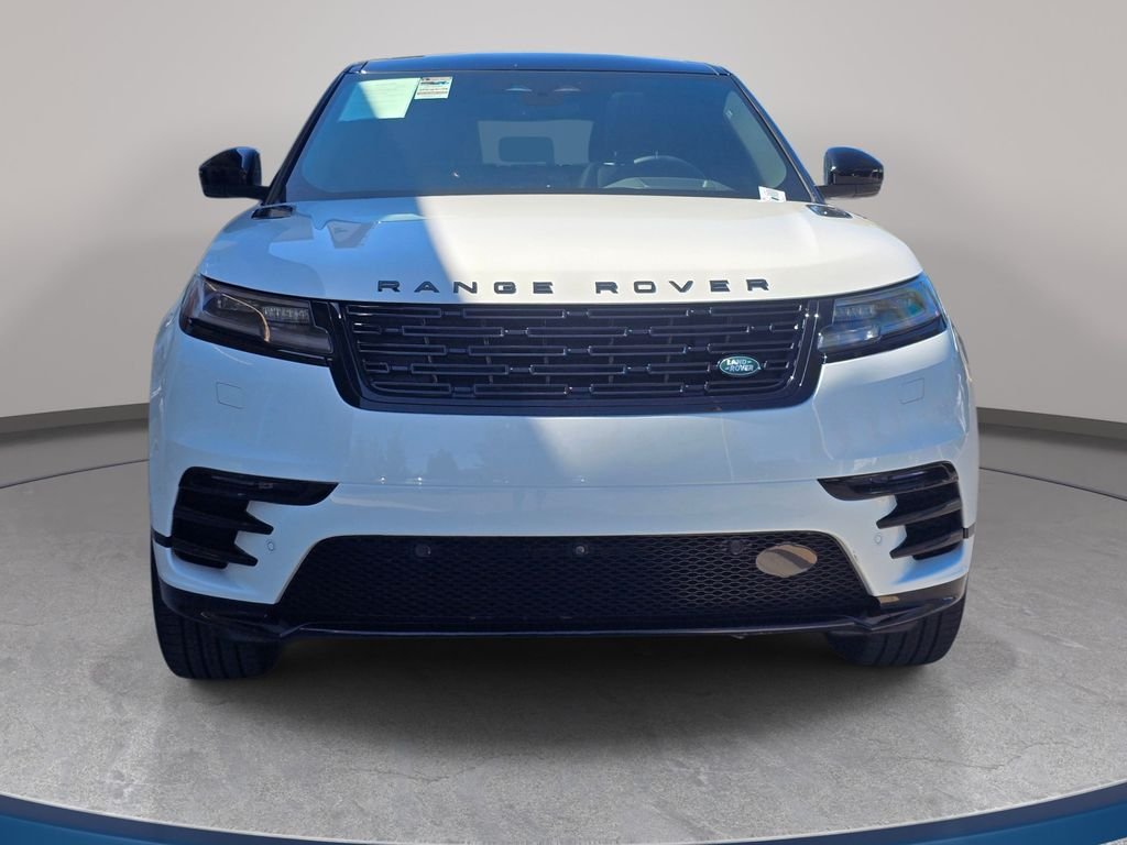 Certified Used 2025 White Land Rover Dynamic SE image 3