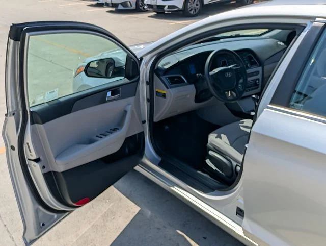 Used 2017 Silver Hyundai Base image 36