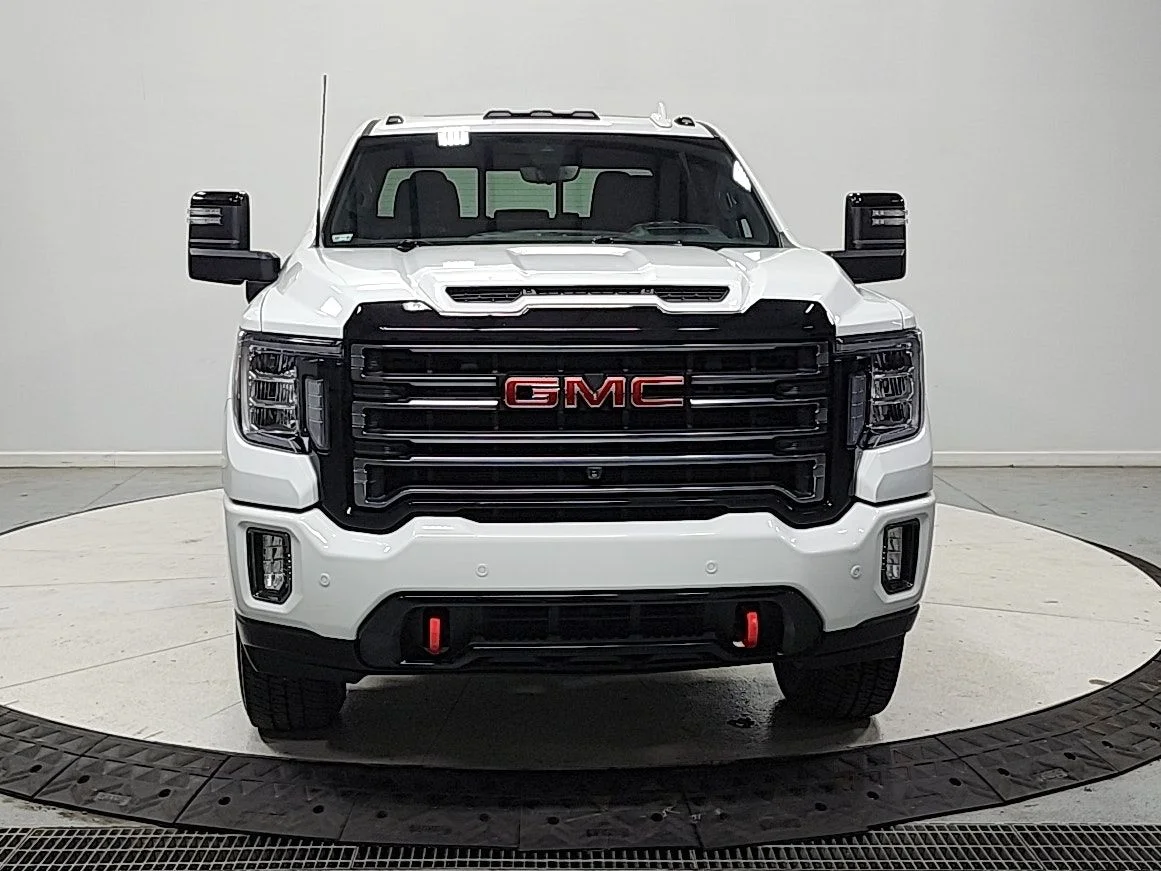 Used 2022 White GMC AT4 image 3