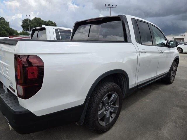 Used 2025 Platinum White Pearl Honda TrailSport image 4
