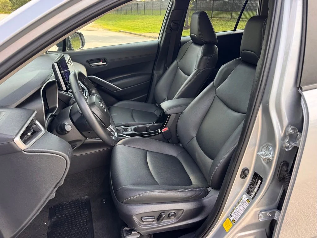 Used 2025 Silver Toyota XLE image 18