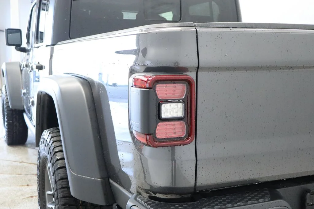 New 2026 Granite Crystal Metallic Clearcoat Jeep Mojave image 19