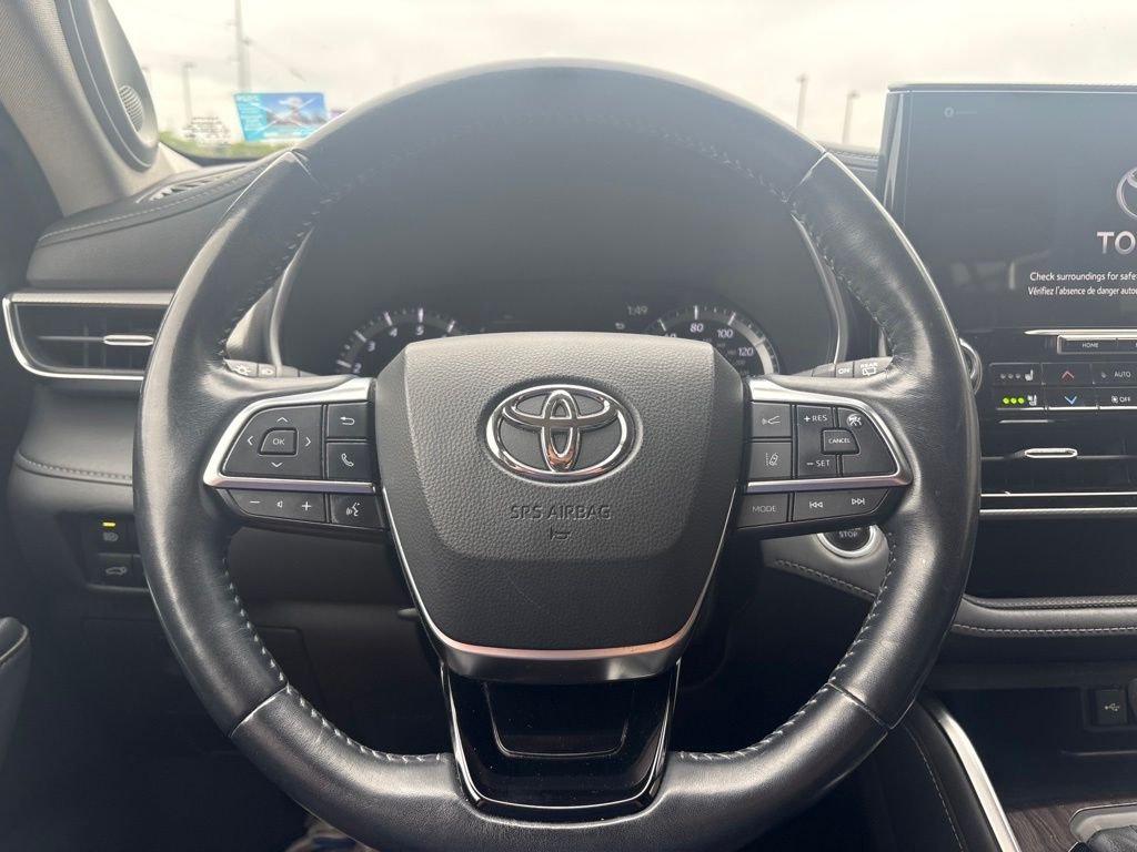 Used 2020 Pearl Toyota Platinum image 16