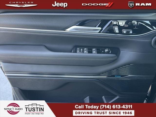 New 2026 Baltic-Gray Metallic Clear-Coat Exterior Paint Jeep Grand Wagoneer image 20