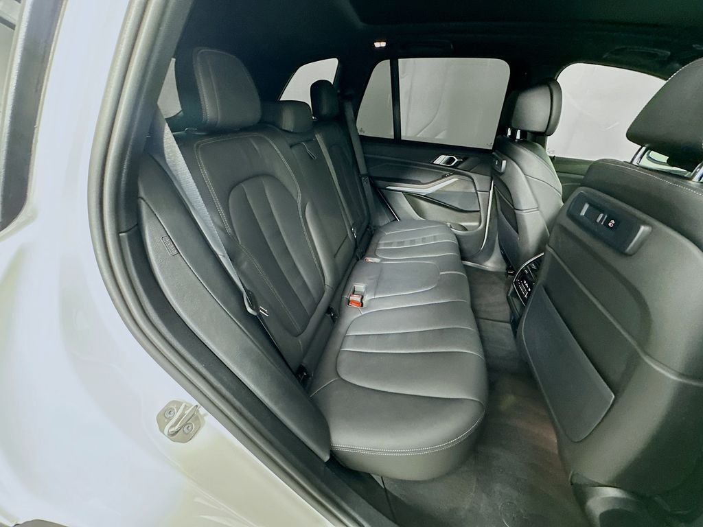 Used 2022 Mineral White Metallic BMW xDrive45e image 28